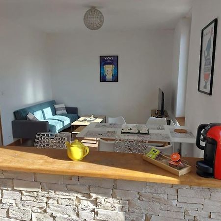 Appartement Proche Des Parcs Vichy Bagian luar foto