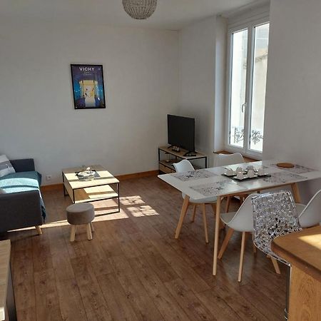 Appartement Proche Des Parcs Vichy Bagian luar foto