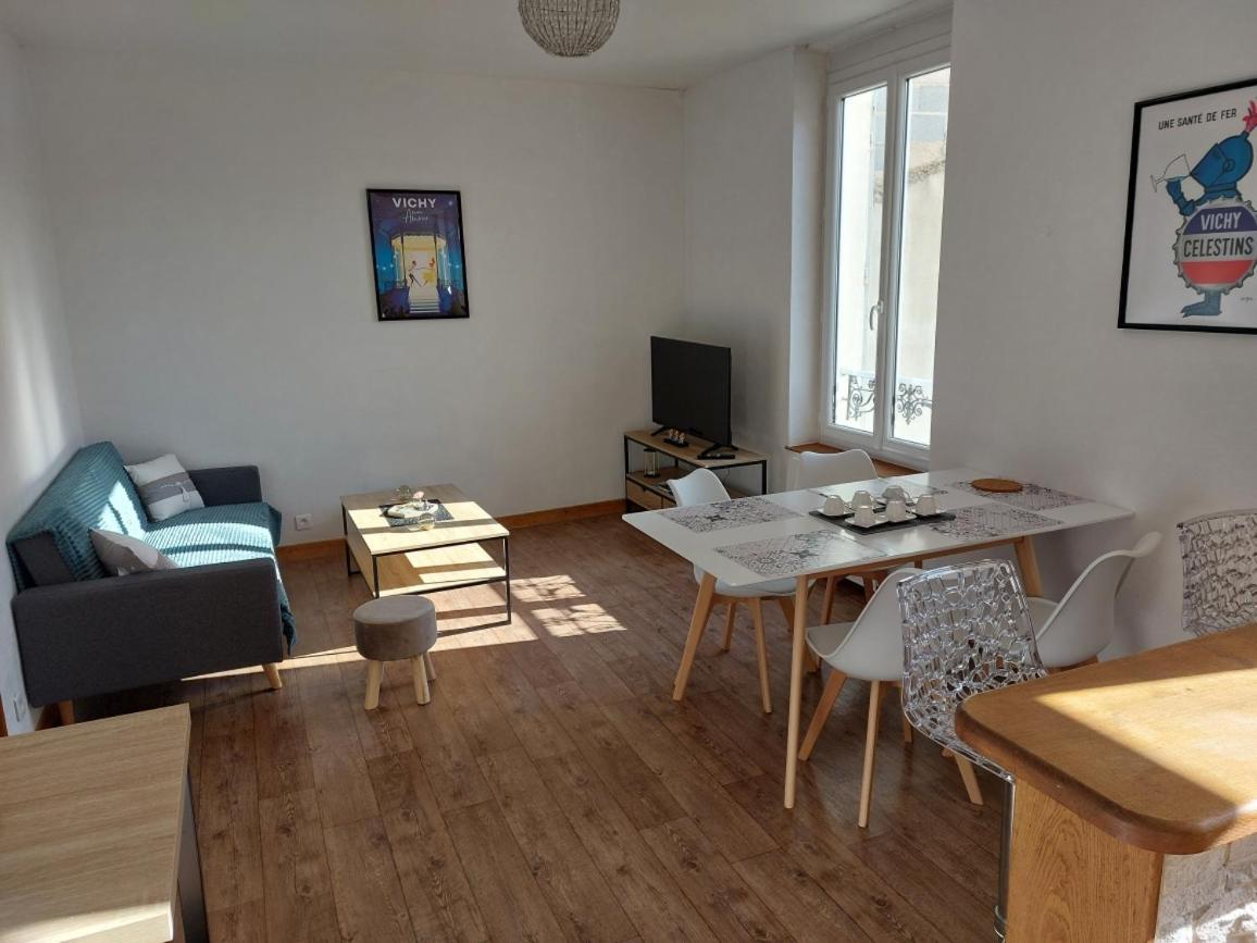 Appartement Proche Des Parcs Vichy Bagian luar foto